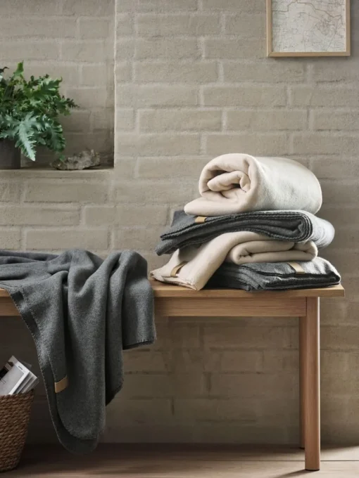 DAGLILJEPlaid polaire DAGLILJE 130x170 gris foncé-JYSK Sale